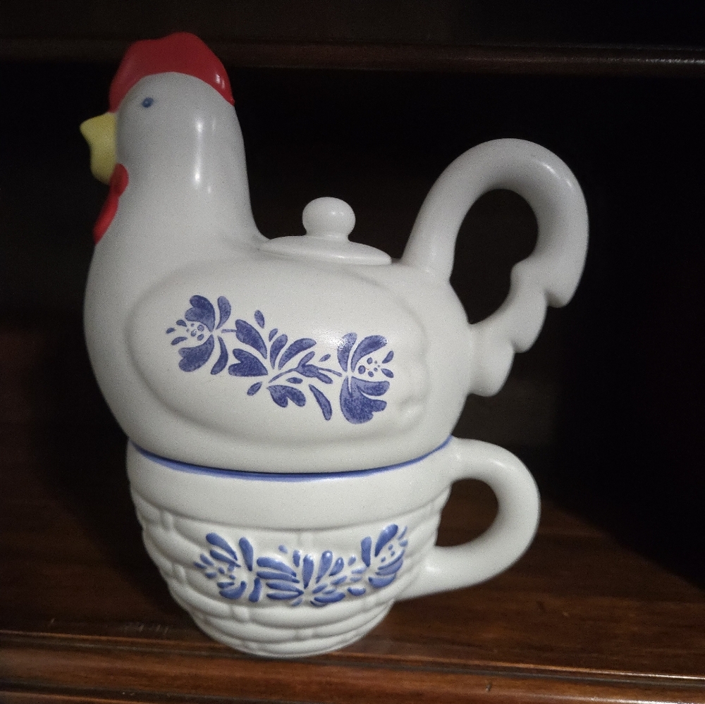 Sculpted Hen Teapot with Mug Set- Pfaltzgraff  Yorktowne Collection